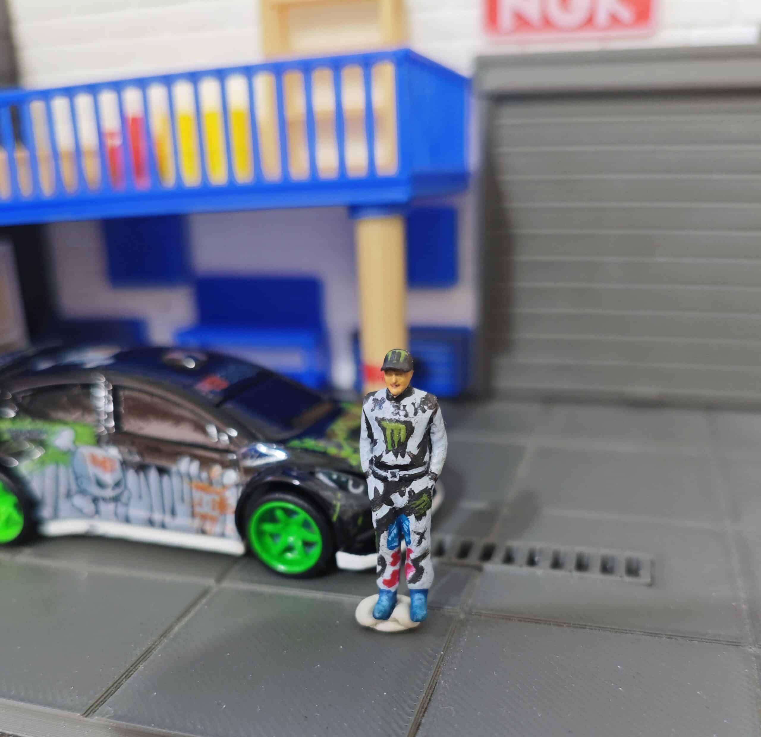 Figura de Resina "Ken" (Escala 1/64) – Pintada a Mano para Dioramas (Hot Wheels,Matchbox, Mini GT...) - Imagen 2