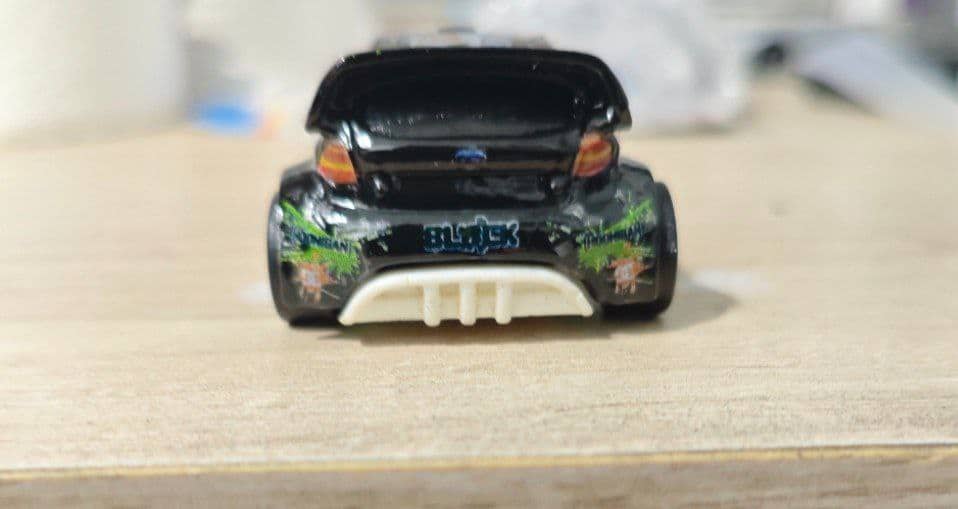 Decals Energy Drink "Ken" con Tinta Blanca Real: Ford Fiesta (Hot Wheels 1:64) - Imagen 4