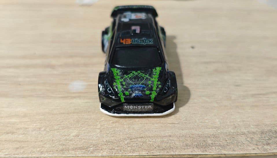 Decals Energy Drink "Ken" con Tinta Blanca Real: Ford Fiesta (Hot Wheels 1:64) - Imagen 3