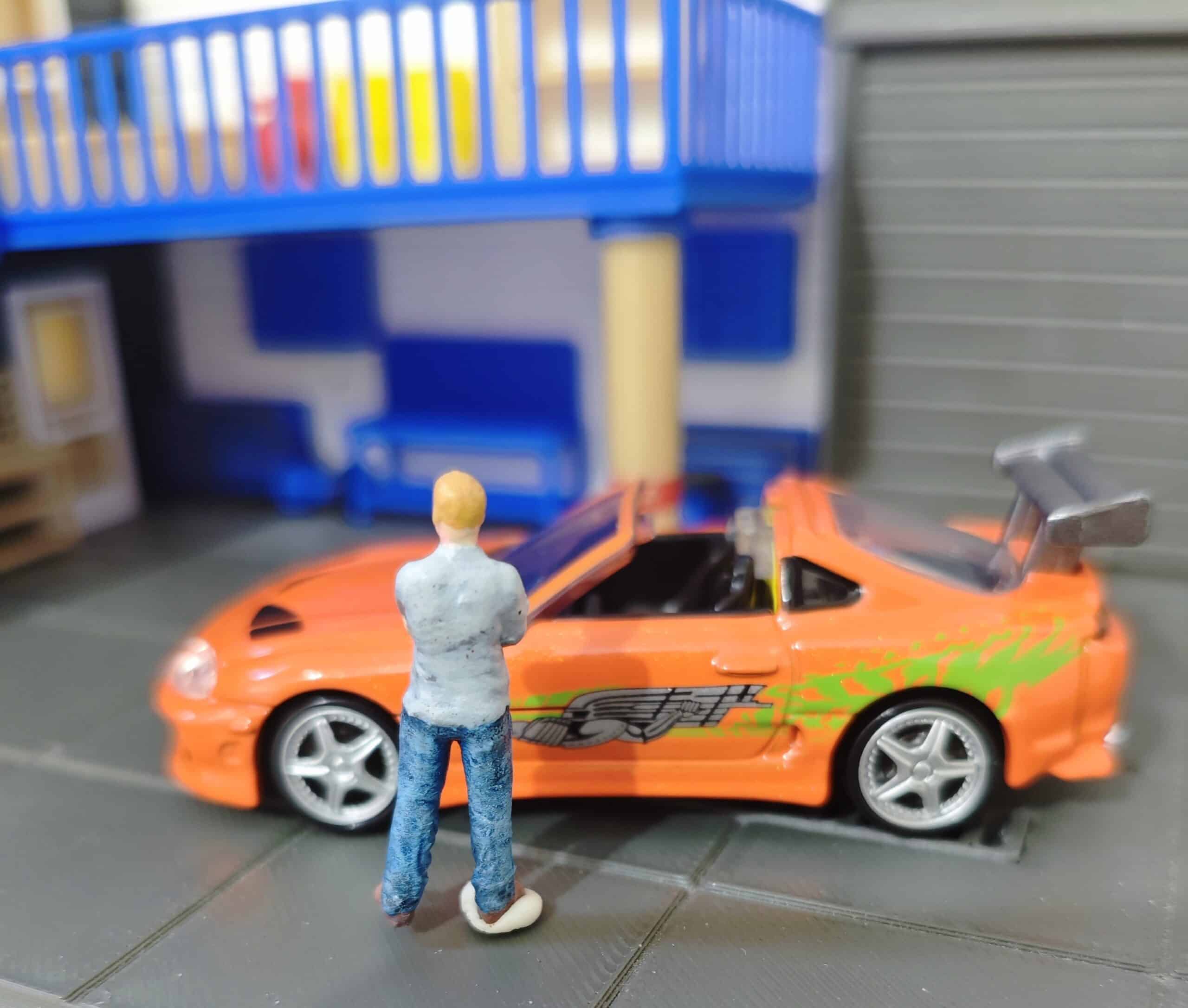 ¡Leyenda de la Velocidad! Figura de Resina 1/64: Bryan – Pintada a Mano (Hot Wheels, Matchbox, Mini GT...) - Imagen 2