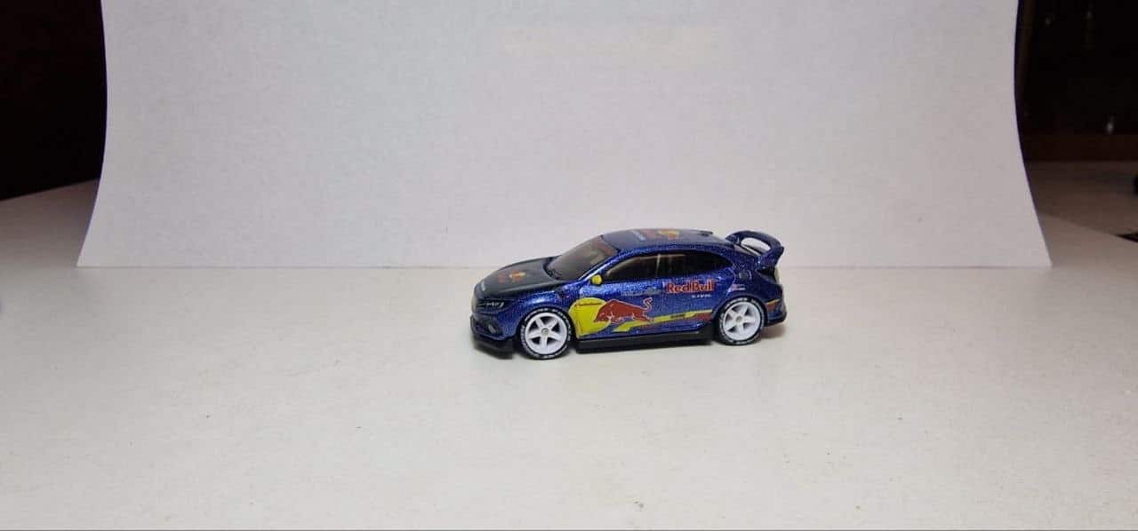 Calcas "Toro Energy Drink" con Tinta Blanca Real: Honda Civic Type R 2018 (Hot Wheels 1:64) - Imagen 3